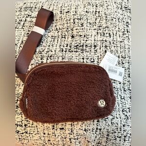 NWT sold Out Lululemon Everywhere Fleece Belt Bag 1L Brown Earth/Gold